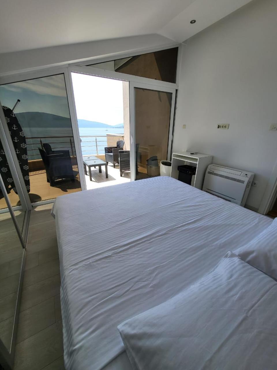 Matkovic Residence Tivat Buitenkant foto
