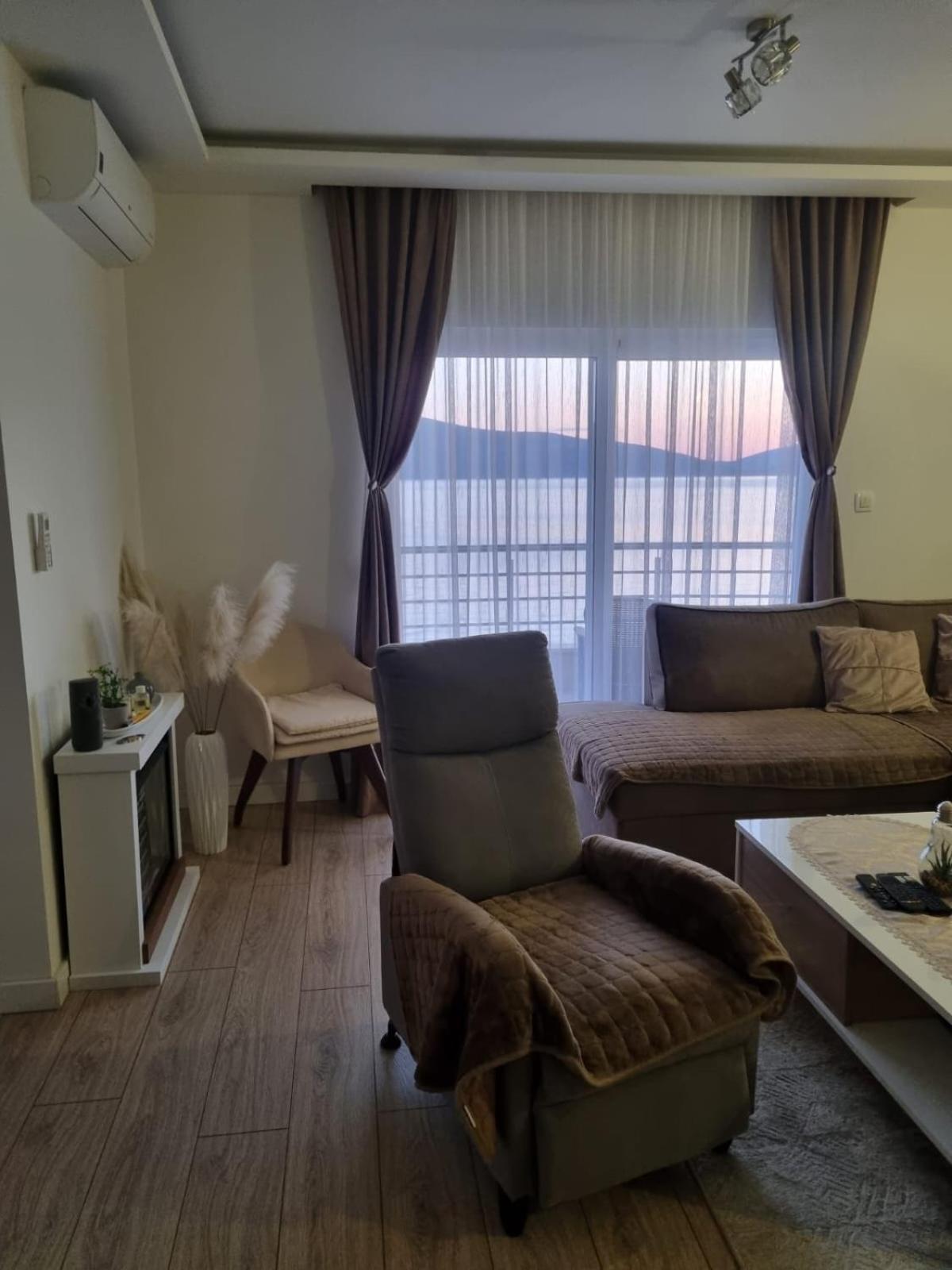 Matkovic Residence Tivat Buitenkant foto