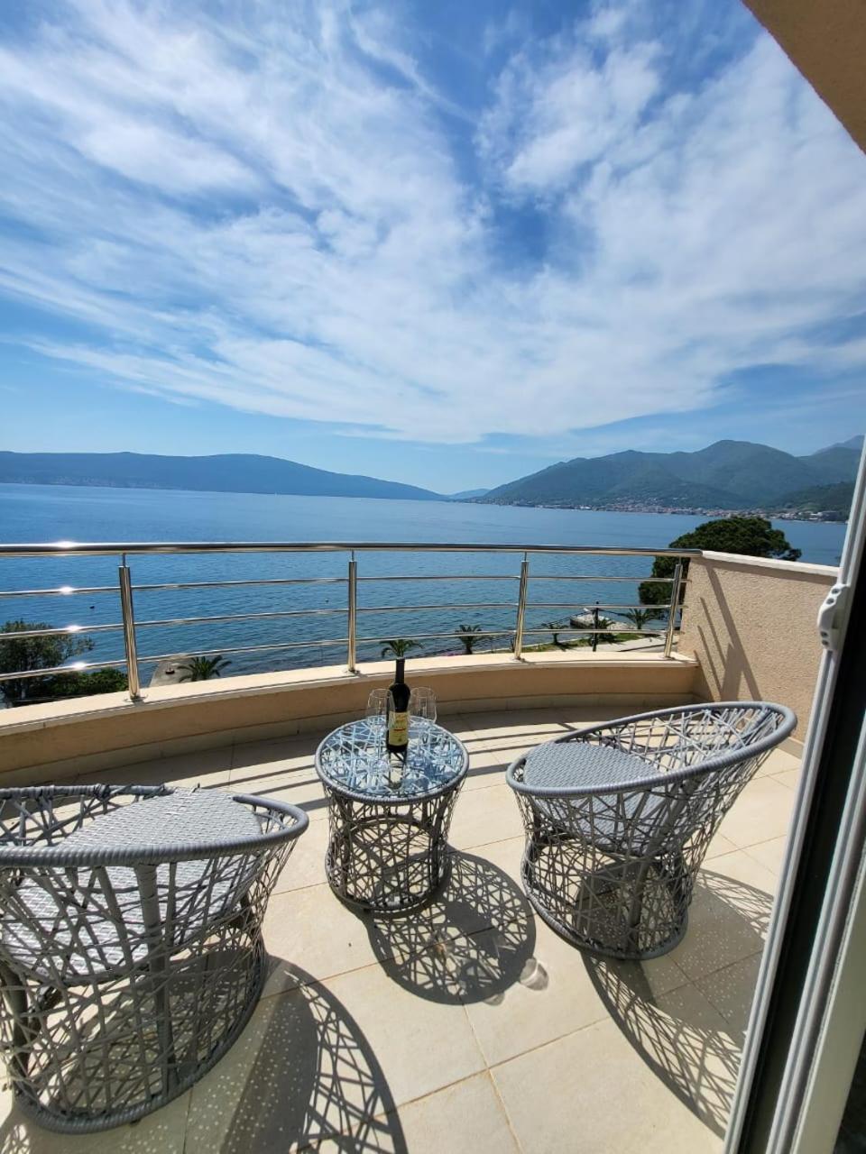 Matkovic Residence Tivat Buitenkant foto