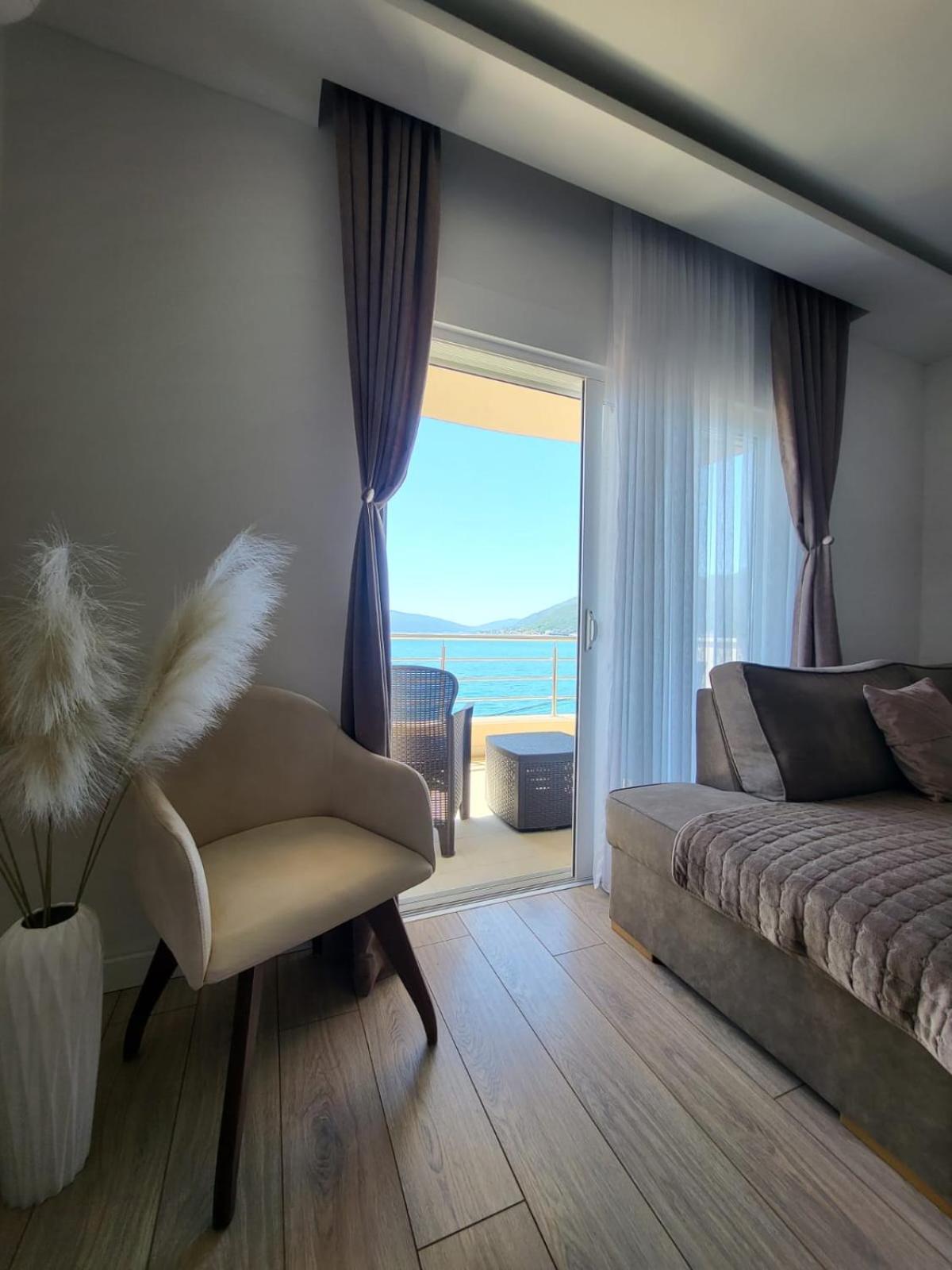Matkovic Residence Tivat Buitenkant foto