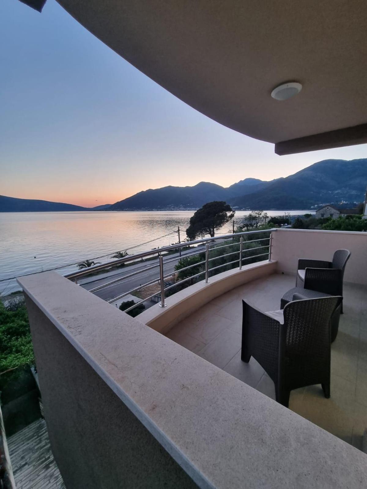 Matkovic Residence Tivat Buitenkant foto